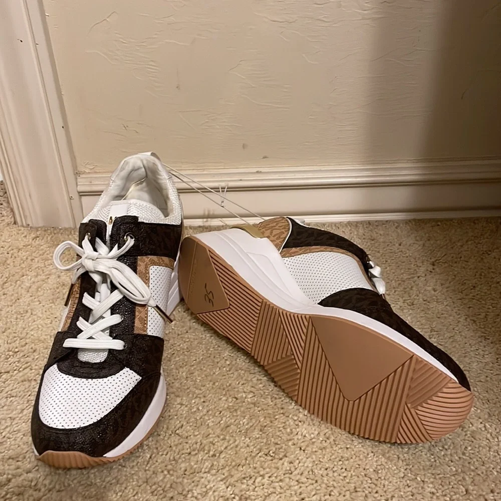 Michael Kors white sneakers brown & tan trim size 10 new out of the box - Picture 4 of 4